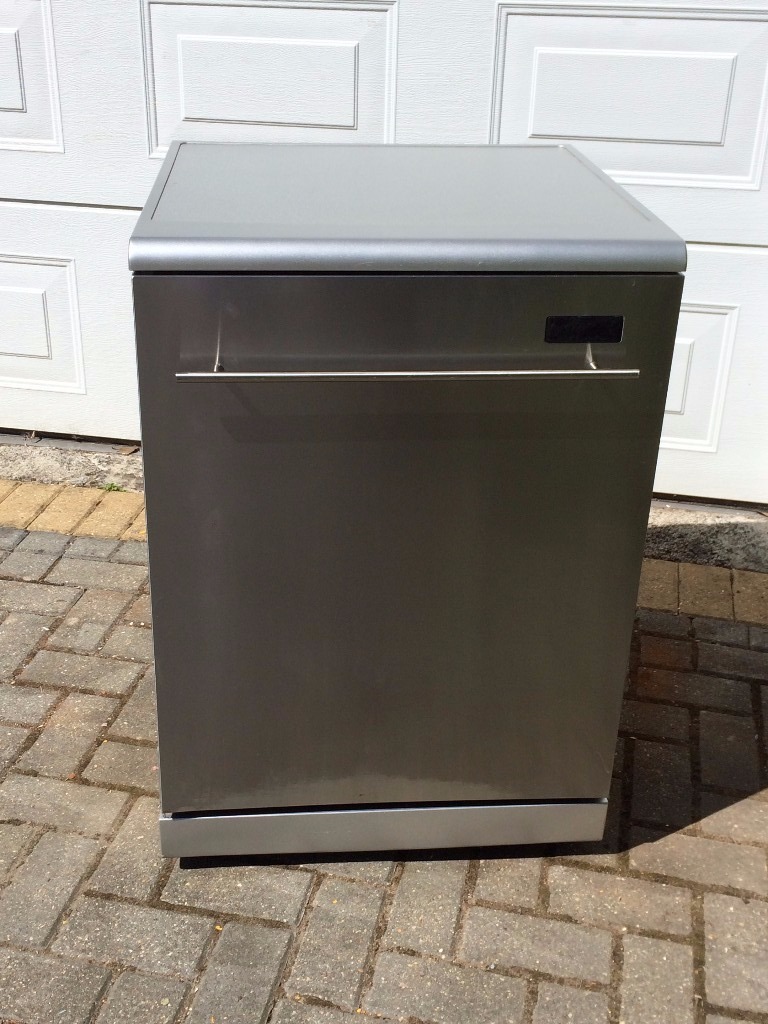 Kenwood Silver 12 setting freestanding Dishwasher in Hayle, Cornwall