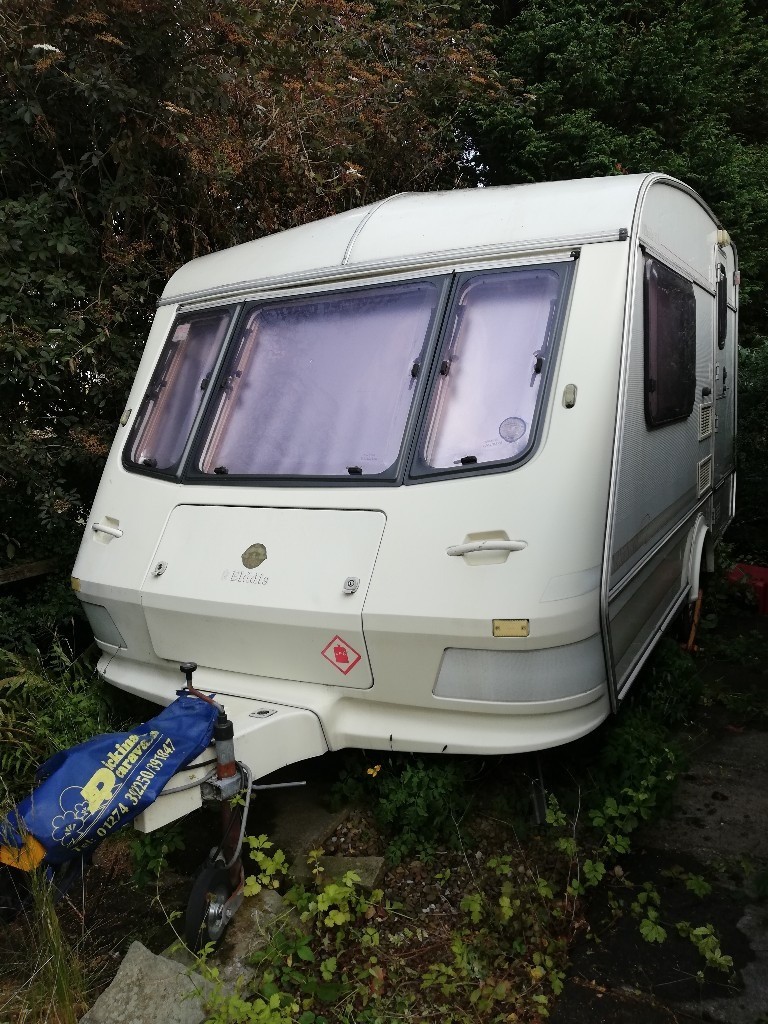 Used touring caravans for sale under 1000