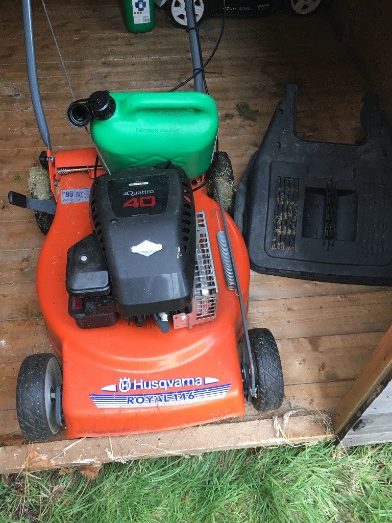 Briggs & Stratton Quattro 40 Husqvarna royal 146 petrol mower in