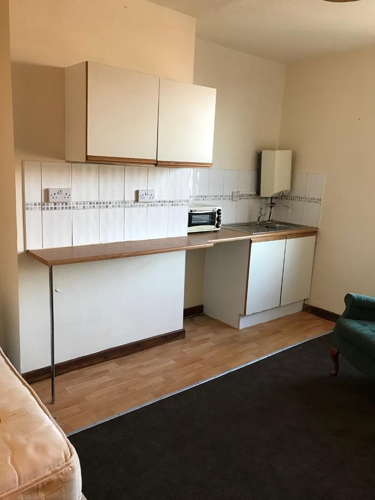 Bedsit Beeston Leeds 11 in Woodhouse, West Yorkshire Gumtree