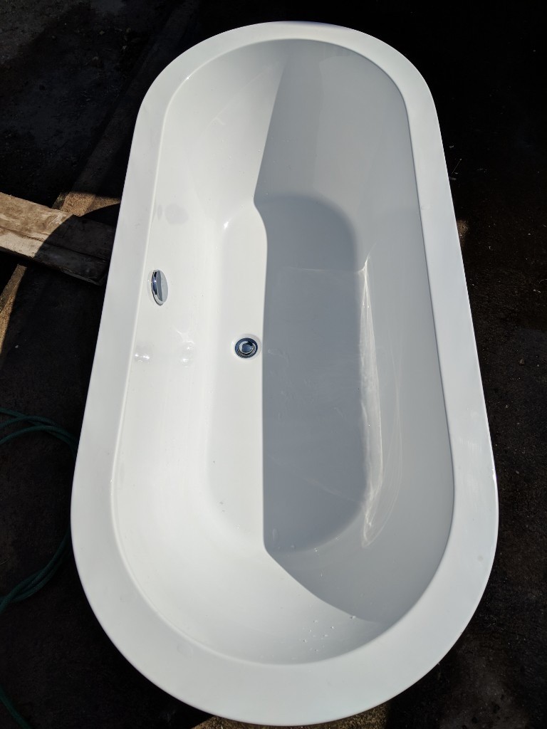 Victoria Plumb Freestanding Bath And Tap in Huntington, North
