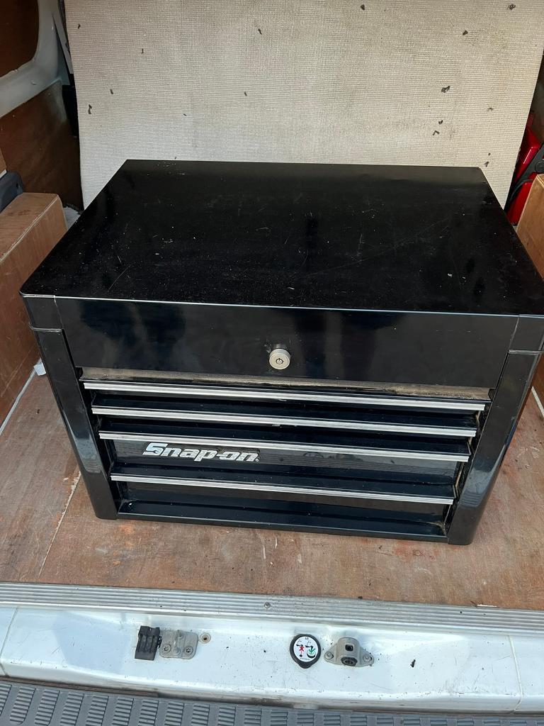 Snap on top box 4 drawer twin handle track race day tool box in
