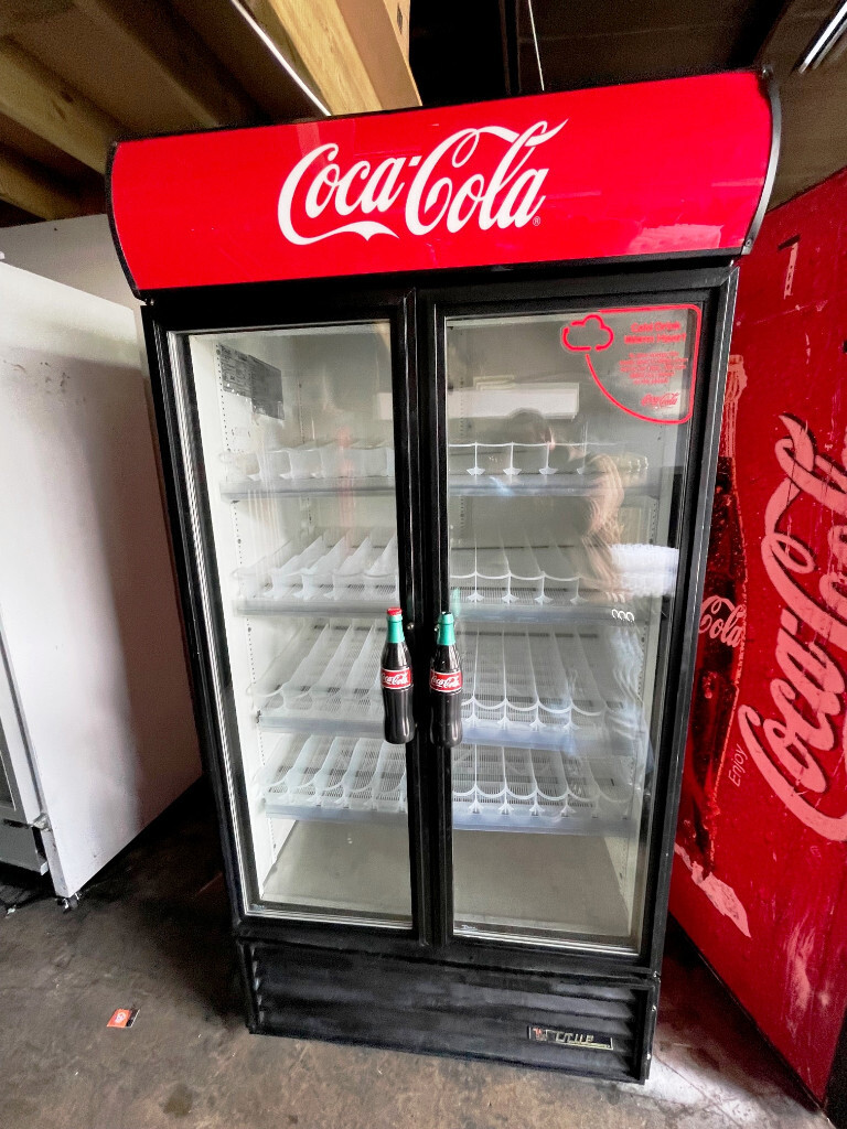 True GDM35 Commercial Double Glass Door Display Drink Fridge 900