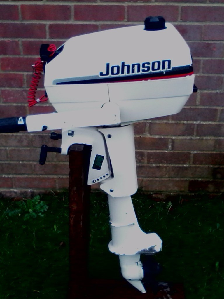 JOHNSON 4 HP 2 STROKE BOAT OUTBOARD 1997 S SHAFT in Holbury