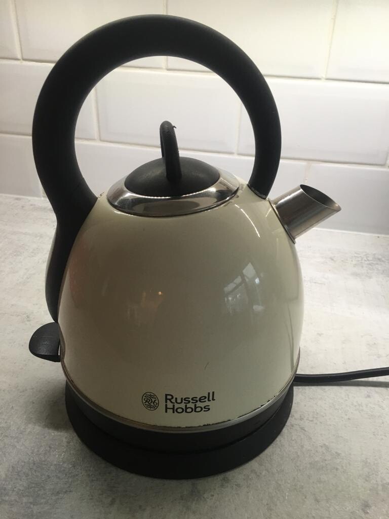 CAN DELIVER RUSSELL HOBBS CREAM ELECTRIC KETTLE in Cardiff Bay