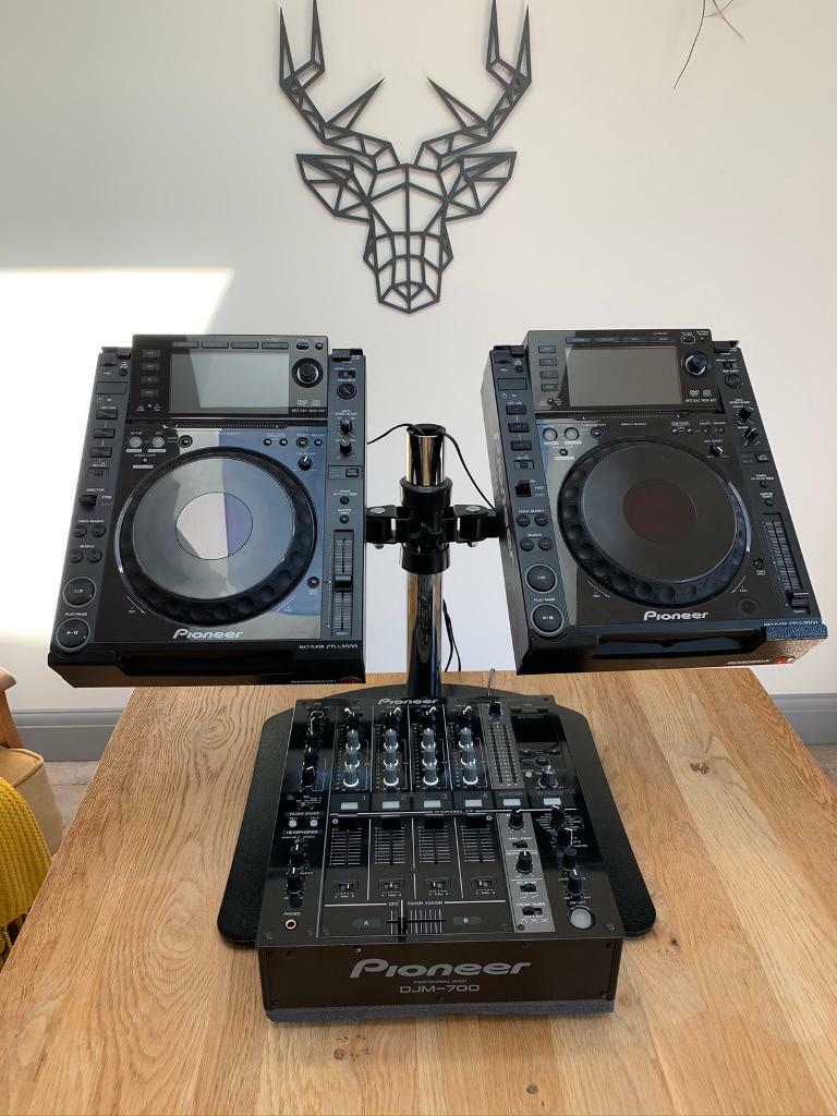 CDJ 2000’s & spacetek cdj and mixer stand in Hinckley, Leicestershire