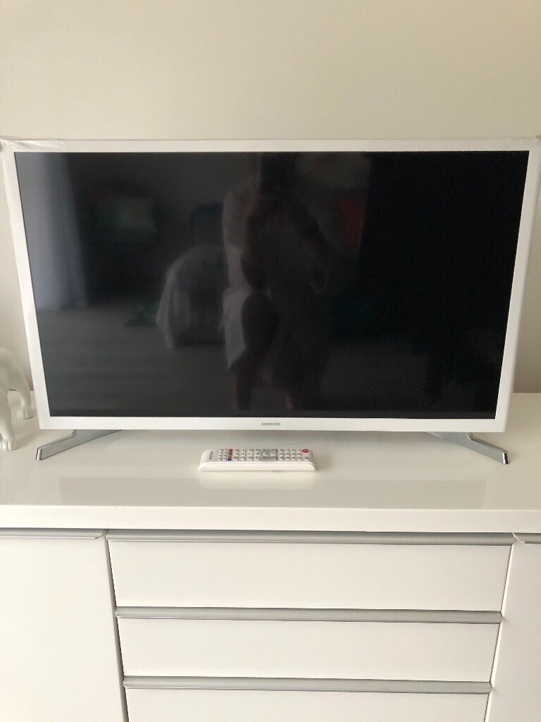 Brand NEW Samsung UE32J4510AK White 32 inch Full HD LED Smart TV Cost £