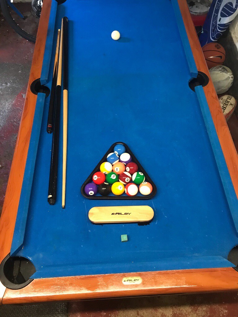 Riley 6ft American Pool Table 2 x Cues Brush Chalk Cover Blue Cloth