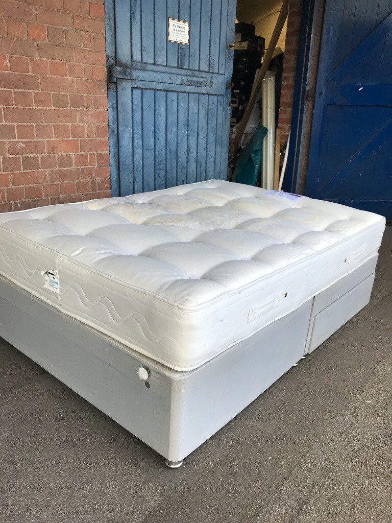 Used Bensons 4ft 6"Double Divan Bed With 2 Draws and Mattress. in