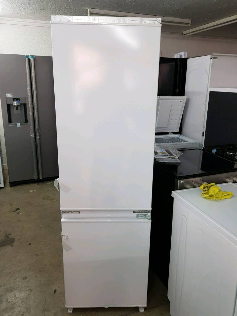 KENWOOD KIFF7017 Integrated 70/30 Fridge Freezer in Luton