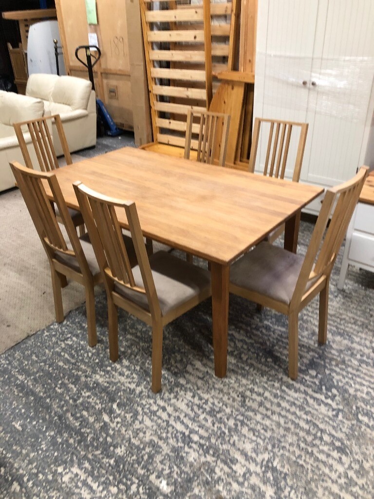 beautiful solid oak 6 seater dining table in excellent condition. can deliver in Eastleigh