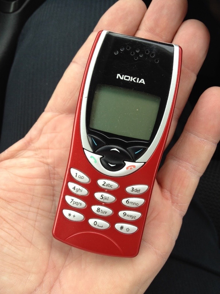 ORIGINAL NOKIA 8210 MOBILE PHONE RED LOCKED CLASSIC RETRO SAMPLE