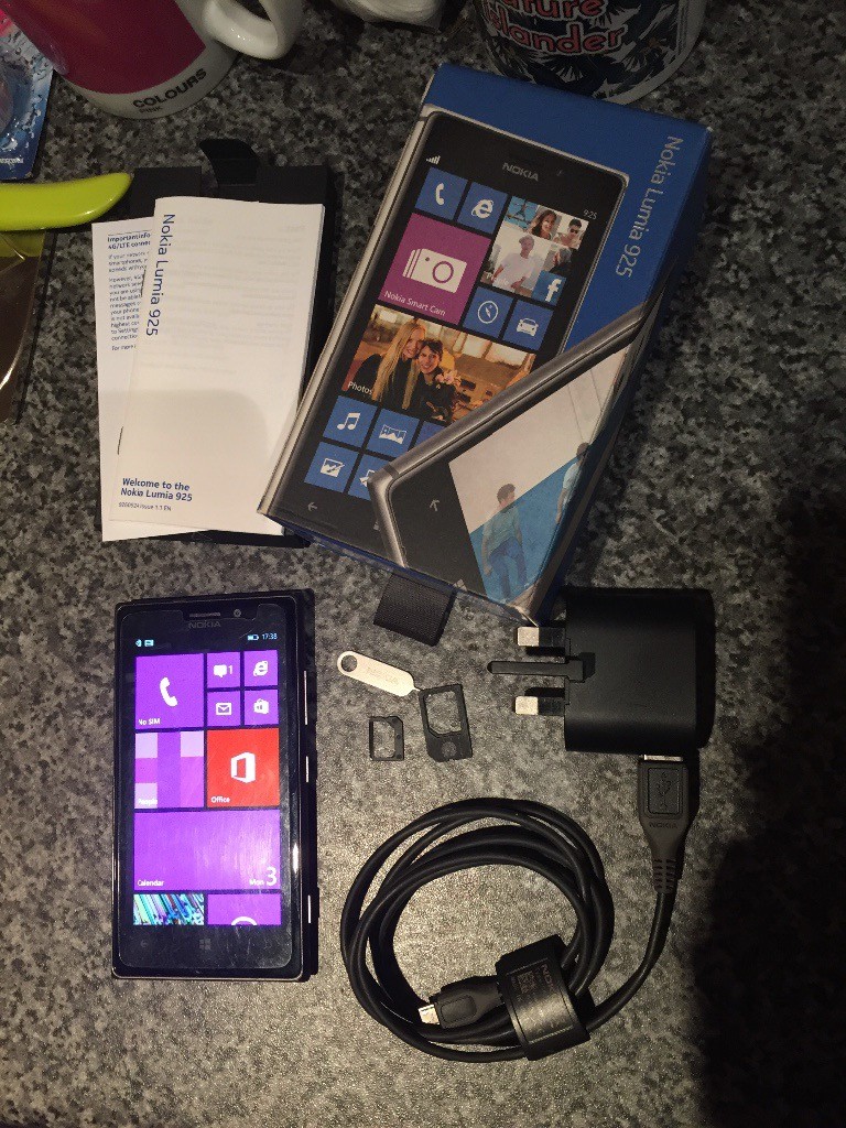 Unlocked To All Networks Nokia Lumia 925 Mobile Phone In Original