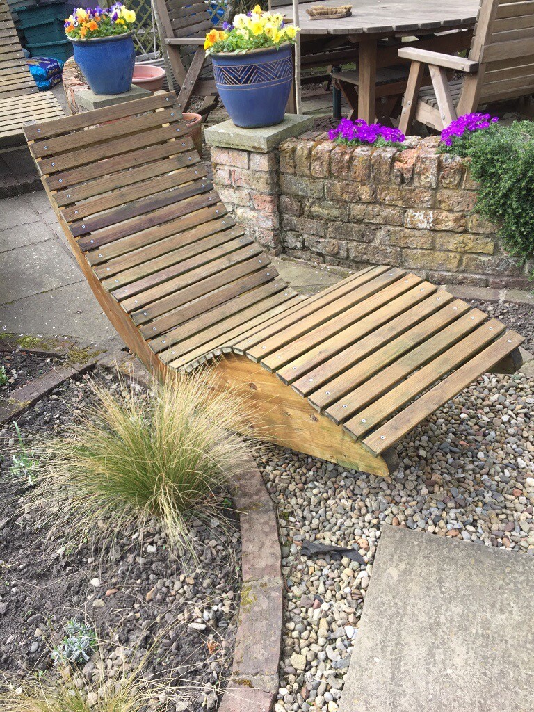 Two rocking sunbeds with mattresses, made by Pepe Garden Furniture. All