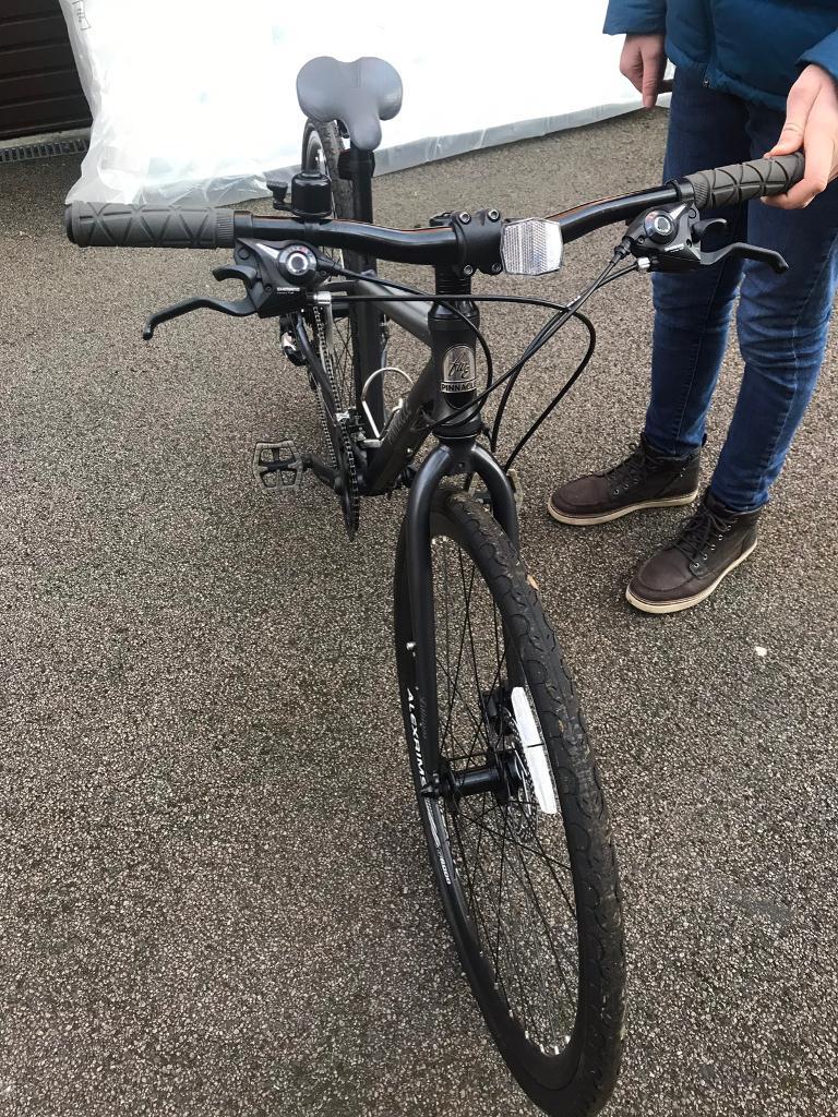 Evans cycles Pinnacle Lithium 2 women’s bicycle in Kensington, London