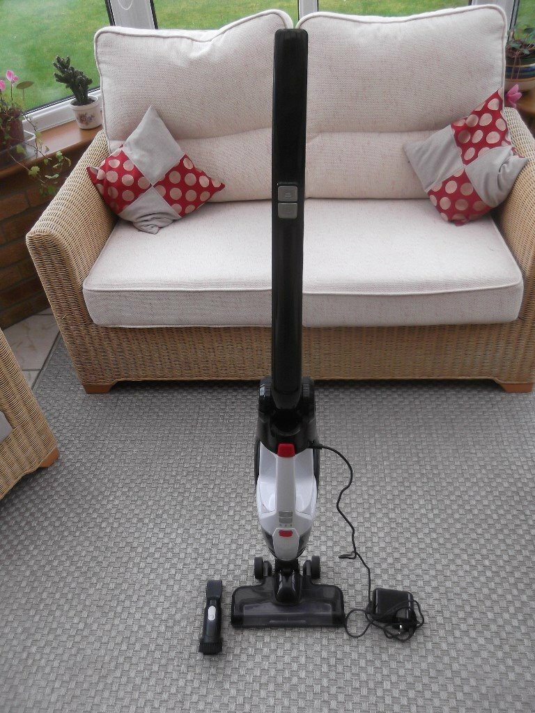 John Lewis 2 IN 1 CORDLESS VACUUM CLEANER in Uttoxeter, Staffordshire