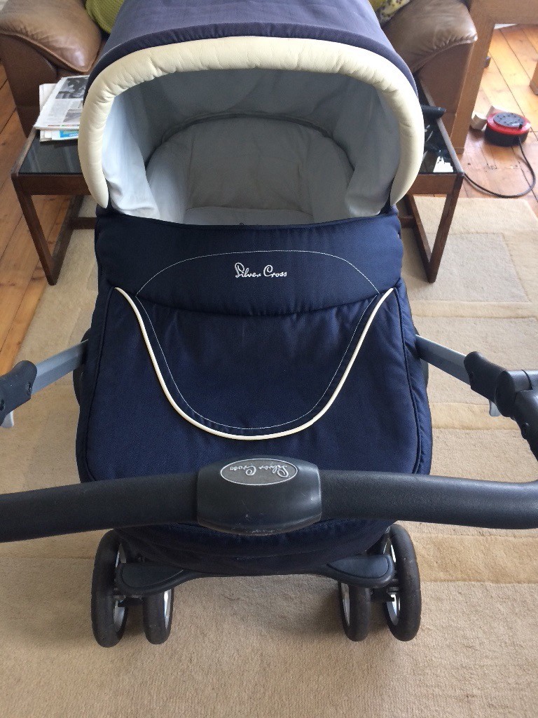 Silver Cross Sleepover deluxe pram & accessories with linear chassis