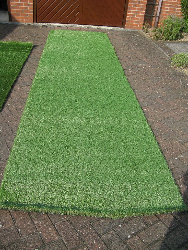 Artificial Grass Approximately 8.5 sq meters. 2 Pieces, 1.23 m x 4.89 m