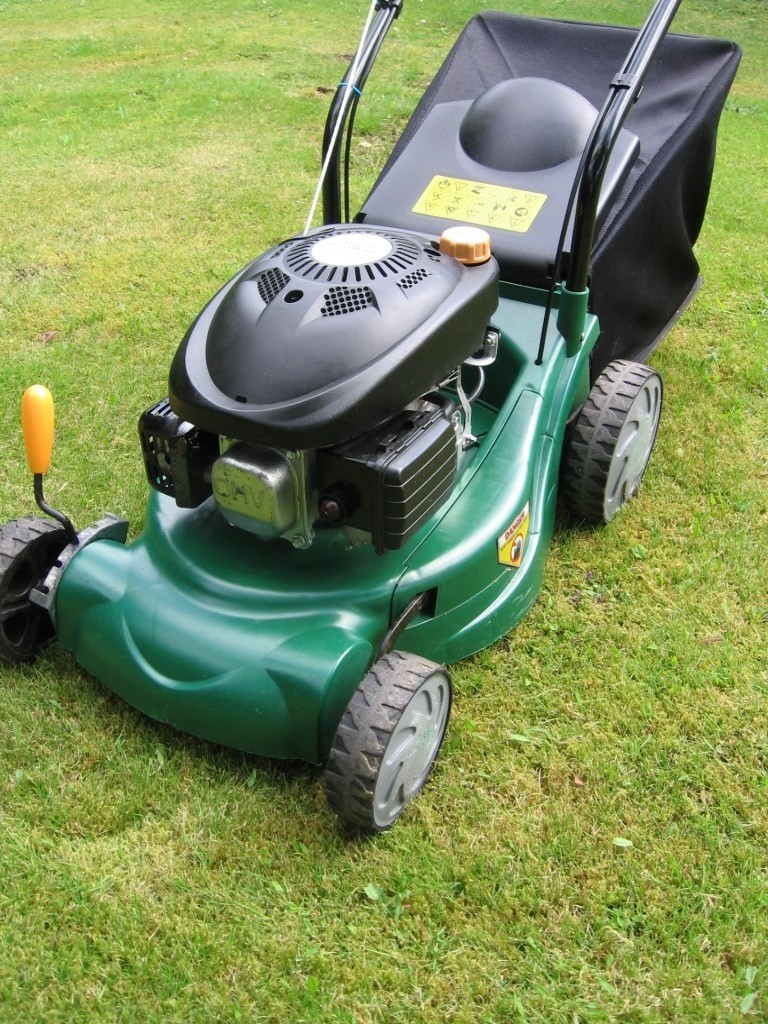 B&Q Selfpropelled 4 stroke petrol engine Lawnmower in Timperley, Manchester Gumtree