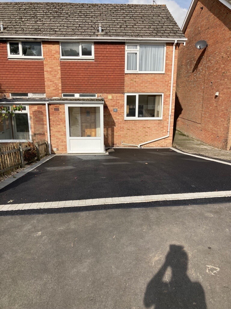 Parking space for rent on private driveway in Allenview Road, Wimborne