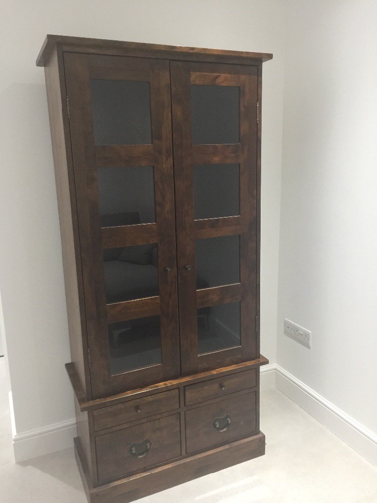 LAURA ASHLEY GARRAT CHESTNUT 2 DOOR 4 DRAWER DISPLAY in