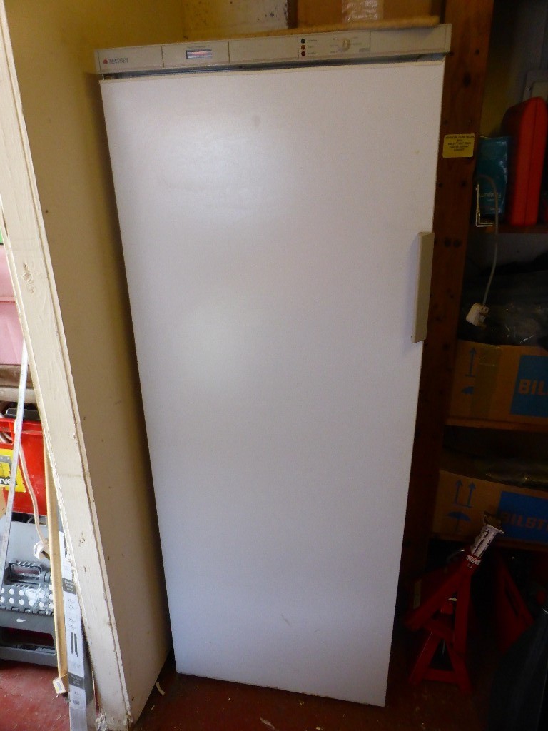 Matsui Upright Freezer Model MU7, 200 litre capacity, 5 drawers and 2