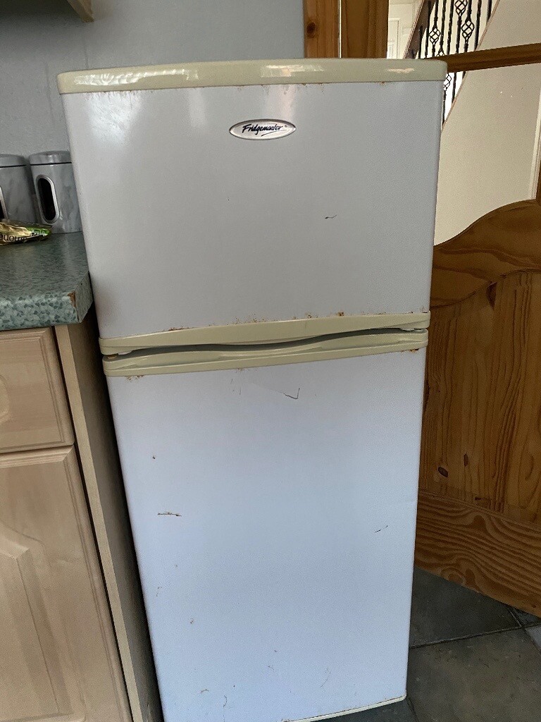 WHITE FRIDGE FREEZER SECOND HAND in Belfast City Centre, Belfast
