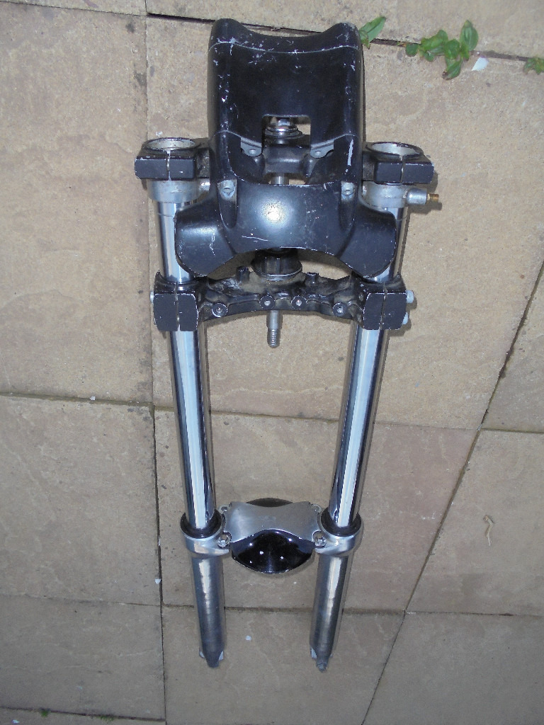 YAMAHA VMAX VMAX V MAX 1200cc USED FRONT FORKS SPARES OR REPAIR in Lichfield, Staffordshire