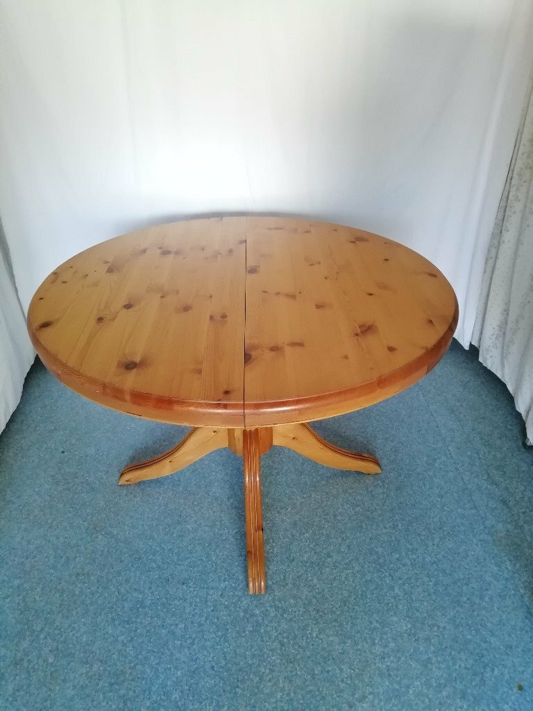 Ducal Pine Extending Pedestal Dining Table in Fordingbridge