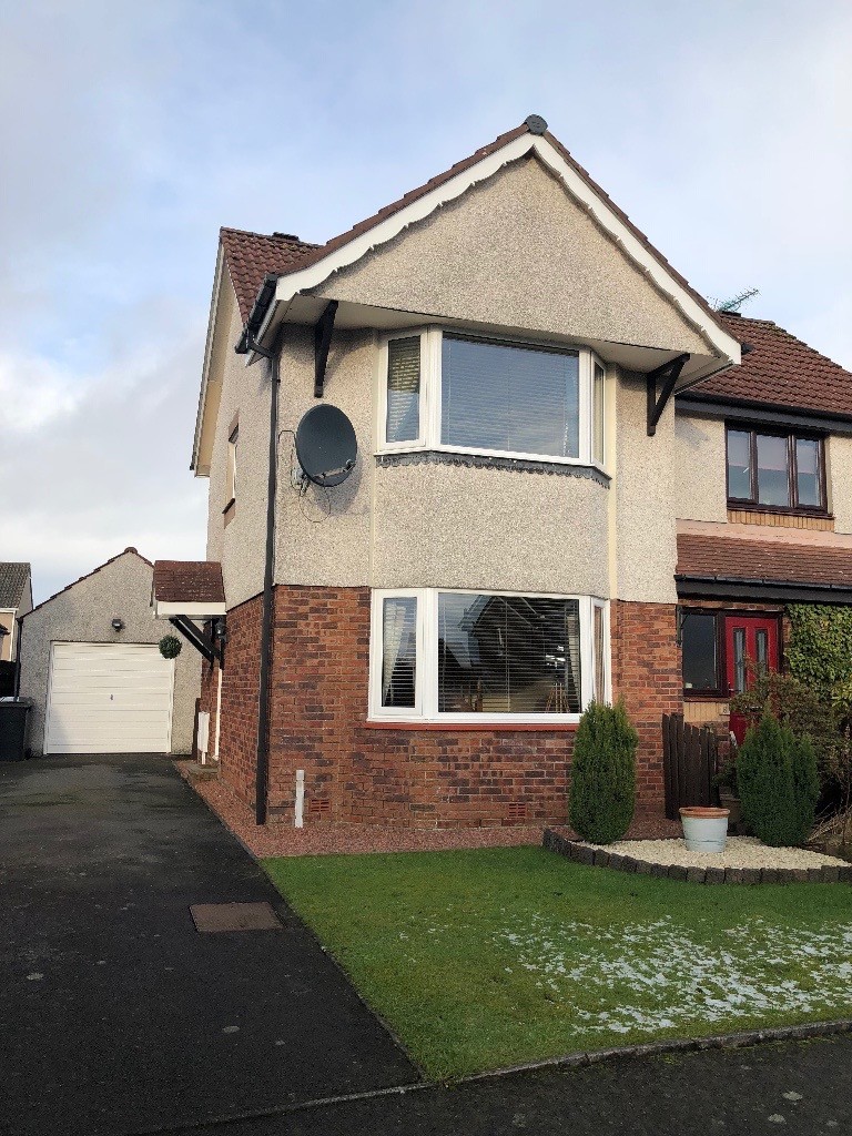 2 bed semi detached house with detached garage for sale. Walk in