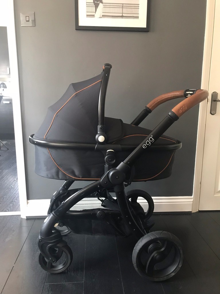 Egg baby pram / stroller TRAVEL SYSTEM Espresso colour in Leighon
