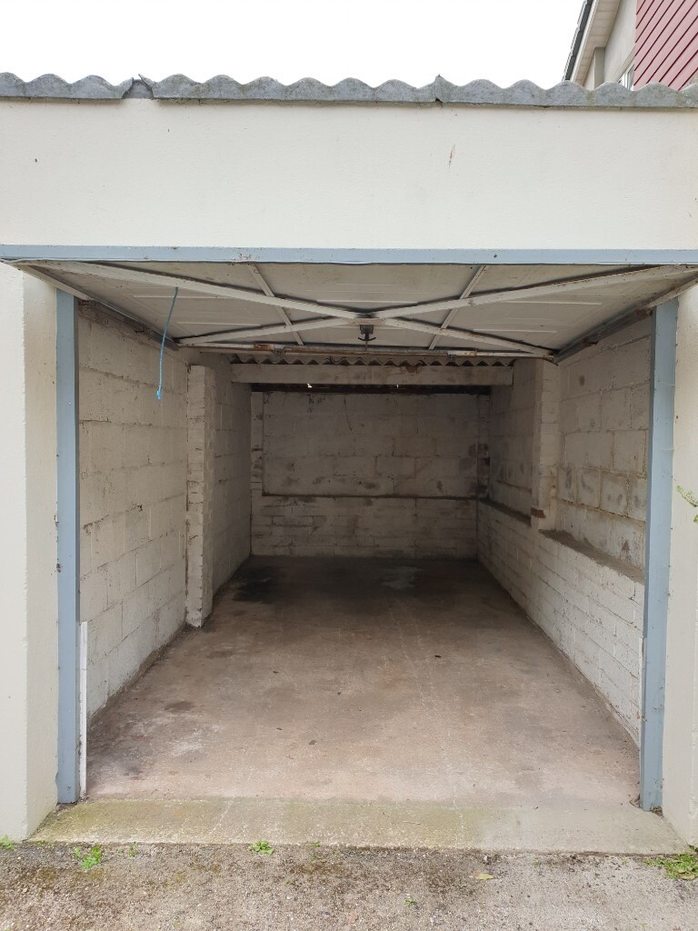 GARAGE for rent. Dry, secure and accessible 24/7, extra long with