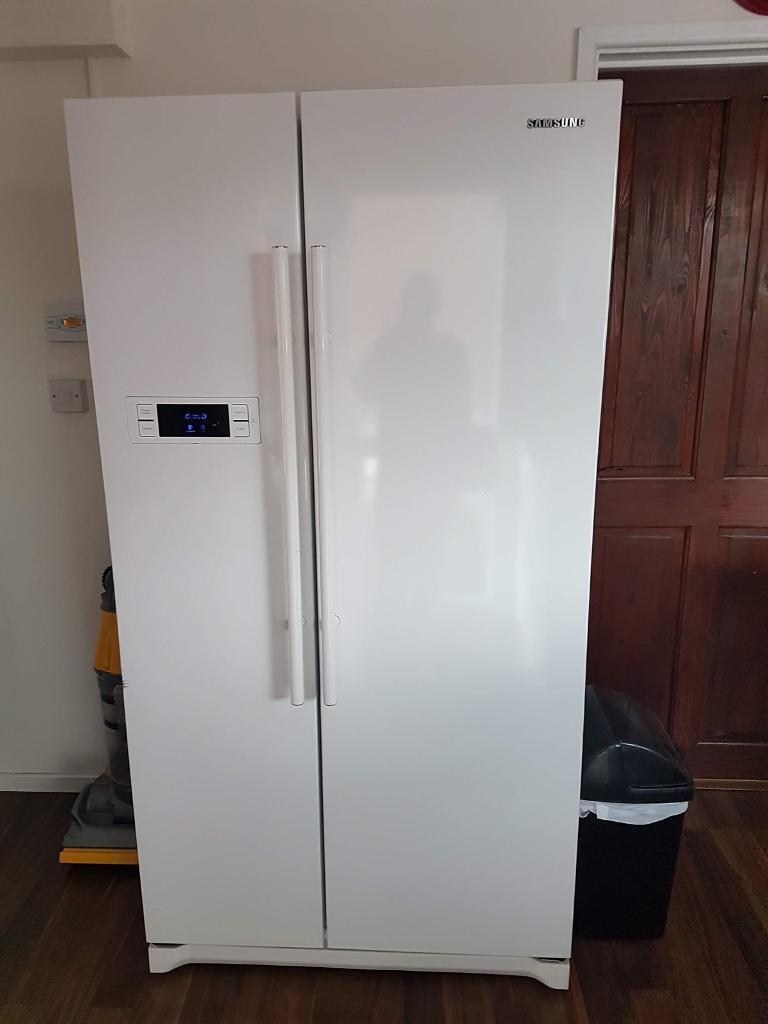 WHITE SIDE BY SIDE FRIDGE FREEZER MODEL RSH5SHSW in Norwich, Norfolk