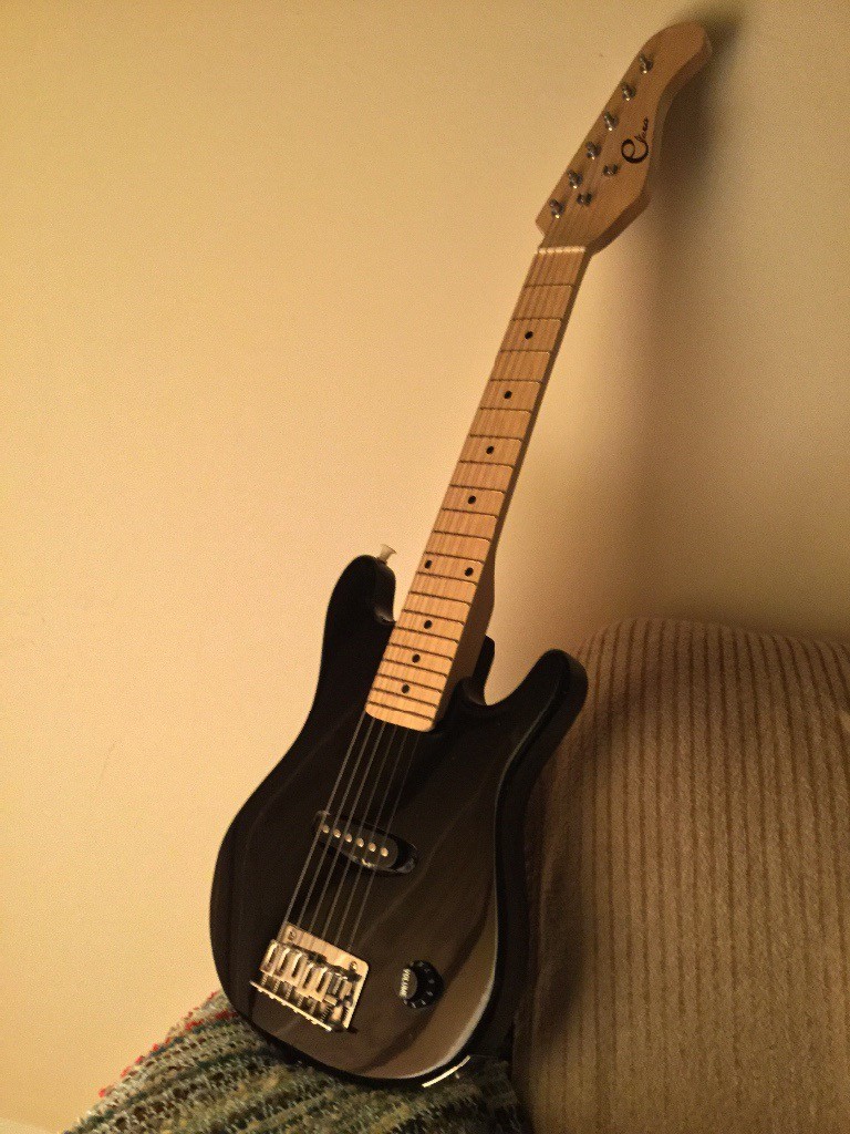 1-2-size-electric-guitar-great-for-kids-or-travel-in-duddingston