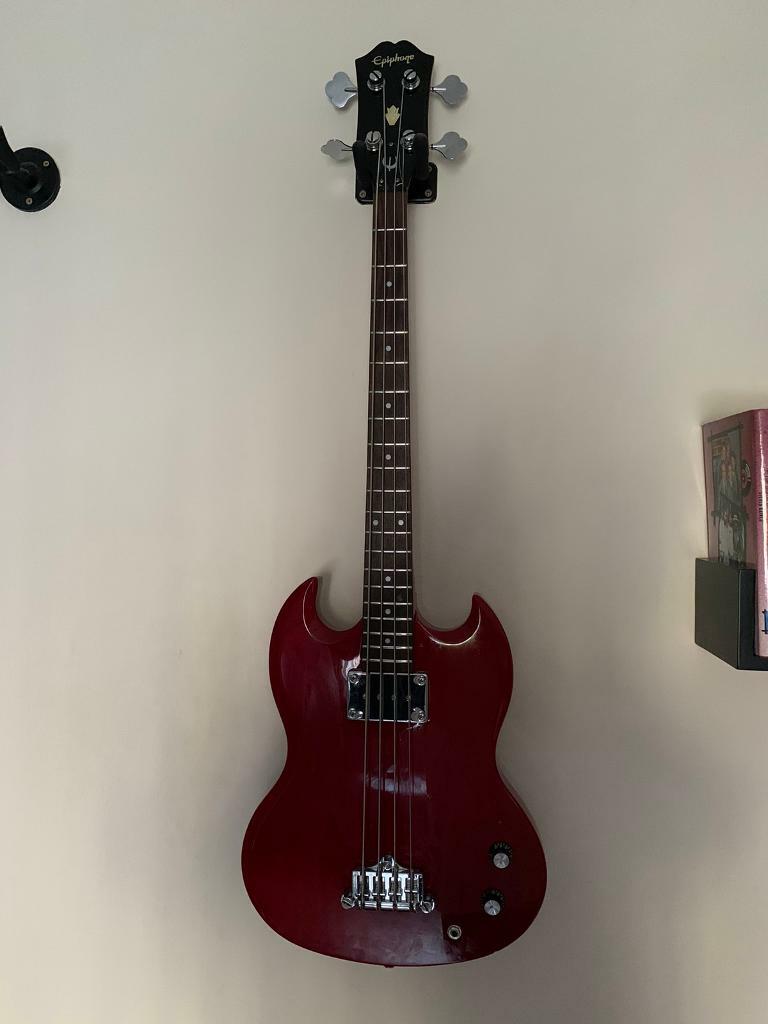 Epiphone EB0 short scale bass with gig bag in Grangemouth, Falkirk