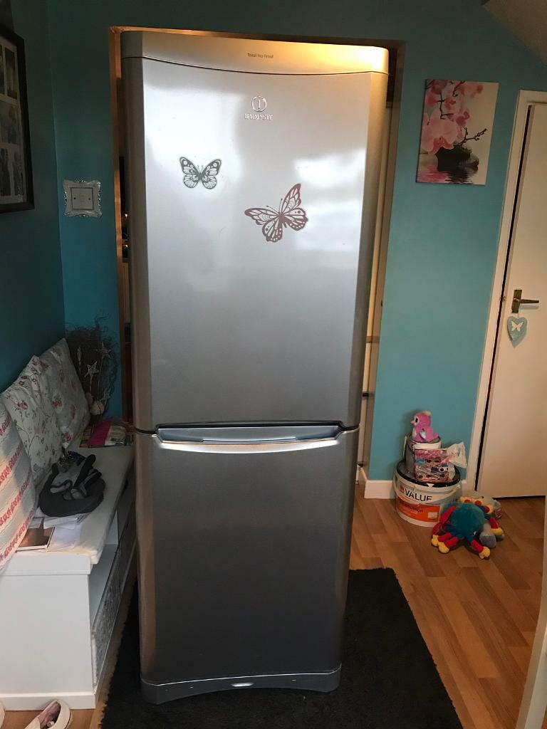 Silver Indesit Frost Free Fridge/Freezer... ** DELIVERY AVAILABLE