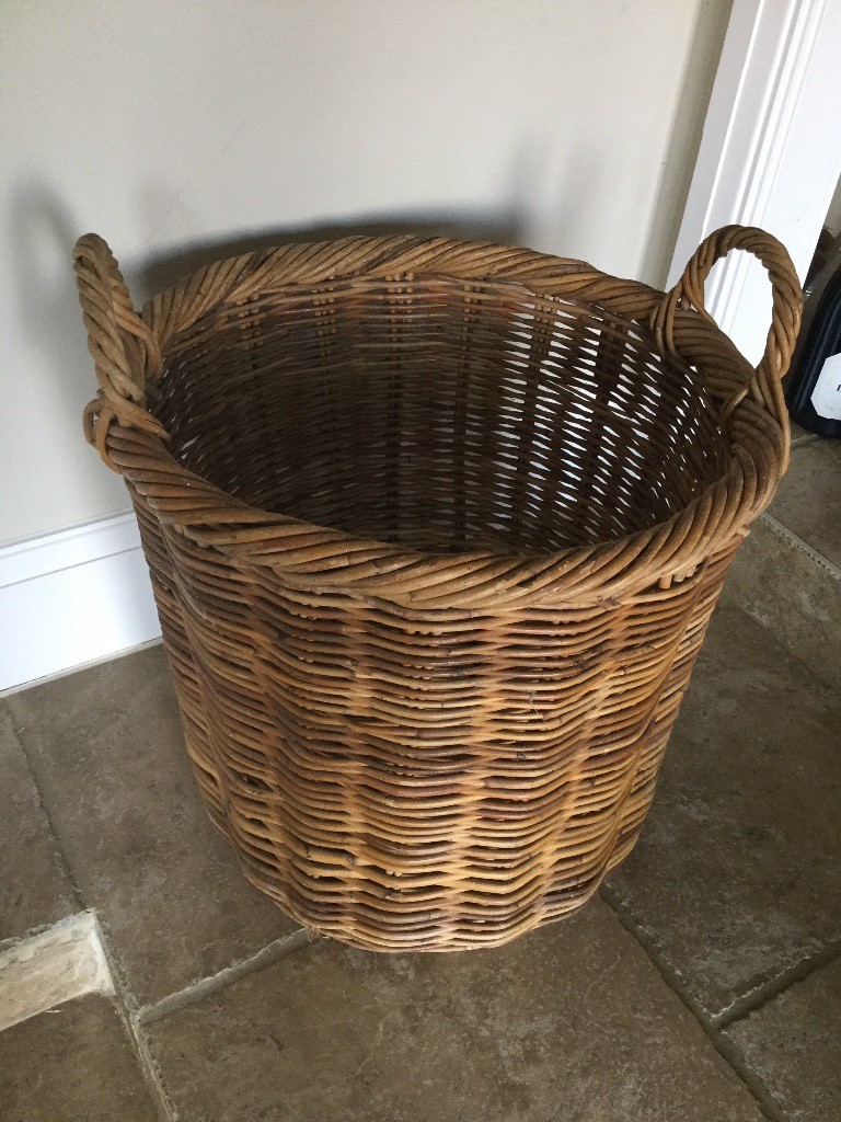 Large Wicker log basket. Excellent condition in Harrogate, North
