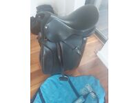 Horse riding saddle fits 14hh and up