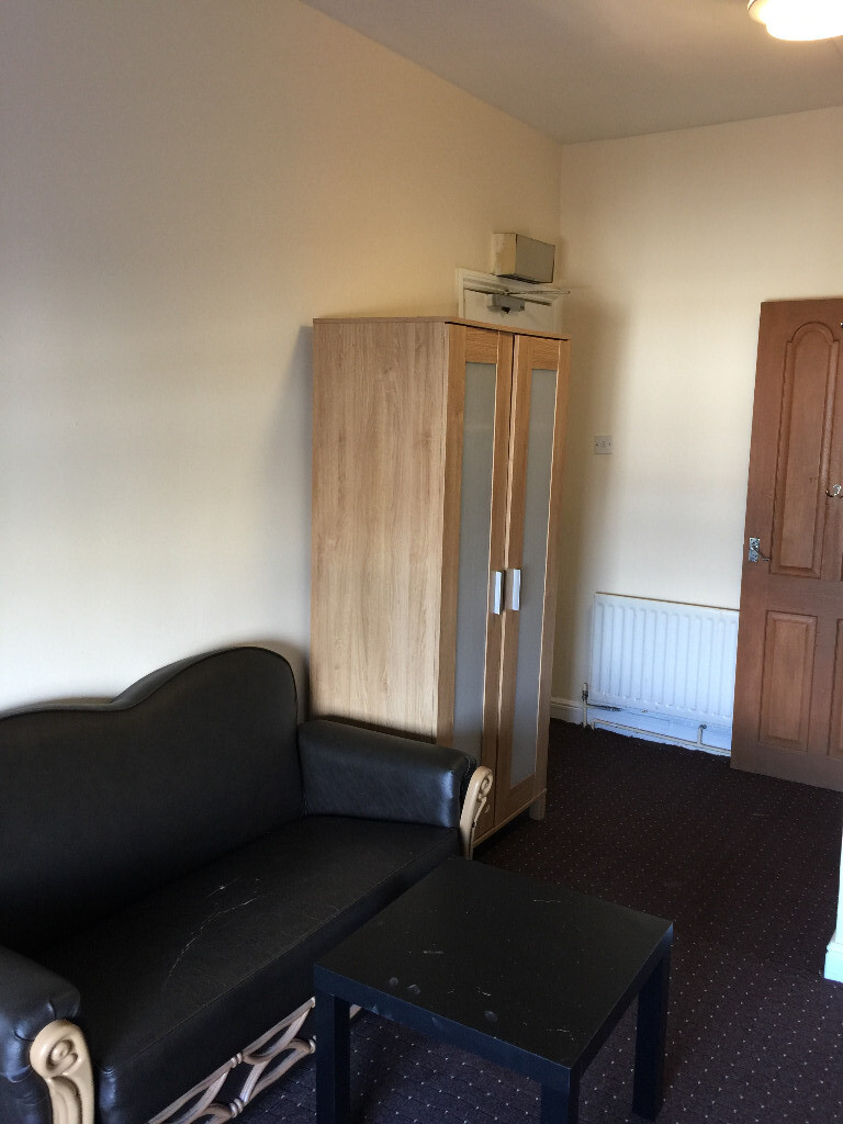 ** One 1 BED FLAT Apartment ** NEWLY REFURBISHED ** ALL BILLS INCLUSIVE