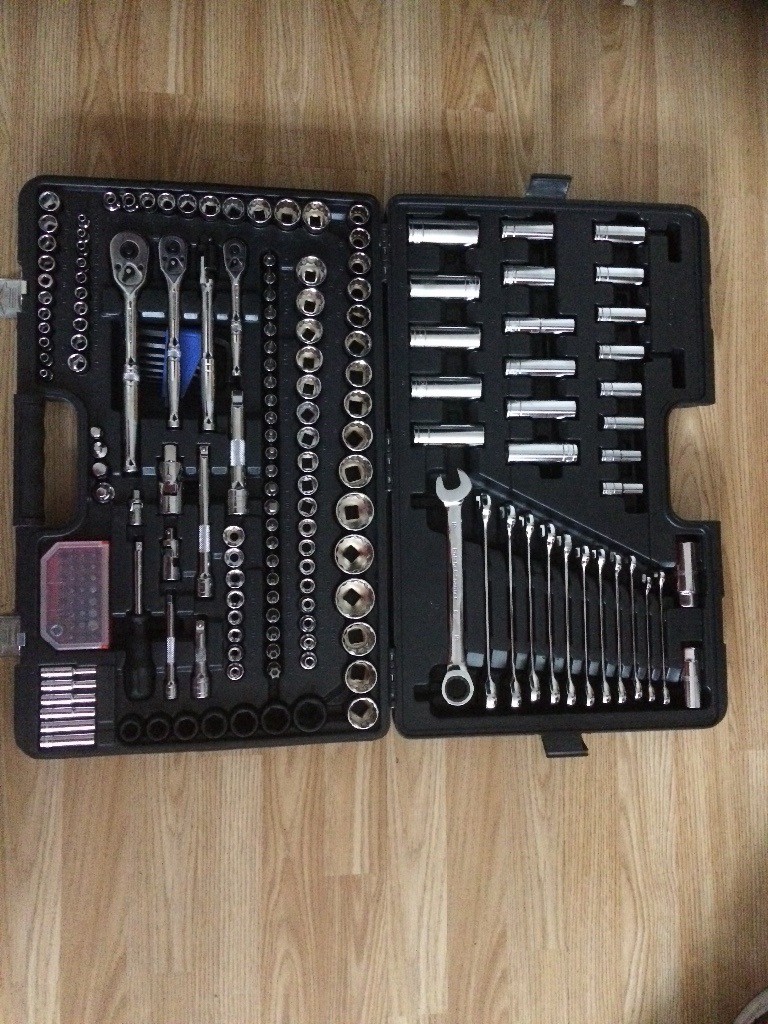 Halfords Advanced 200 Piece Socket and Ratchet Spanner Set in Hull