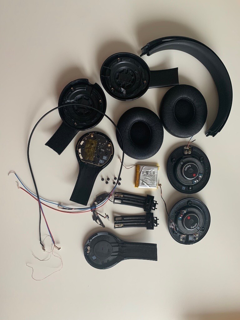 beats solo 3 wireless used faulty in Brislington