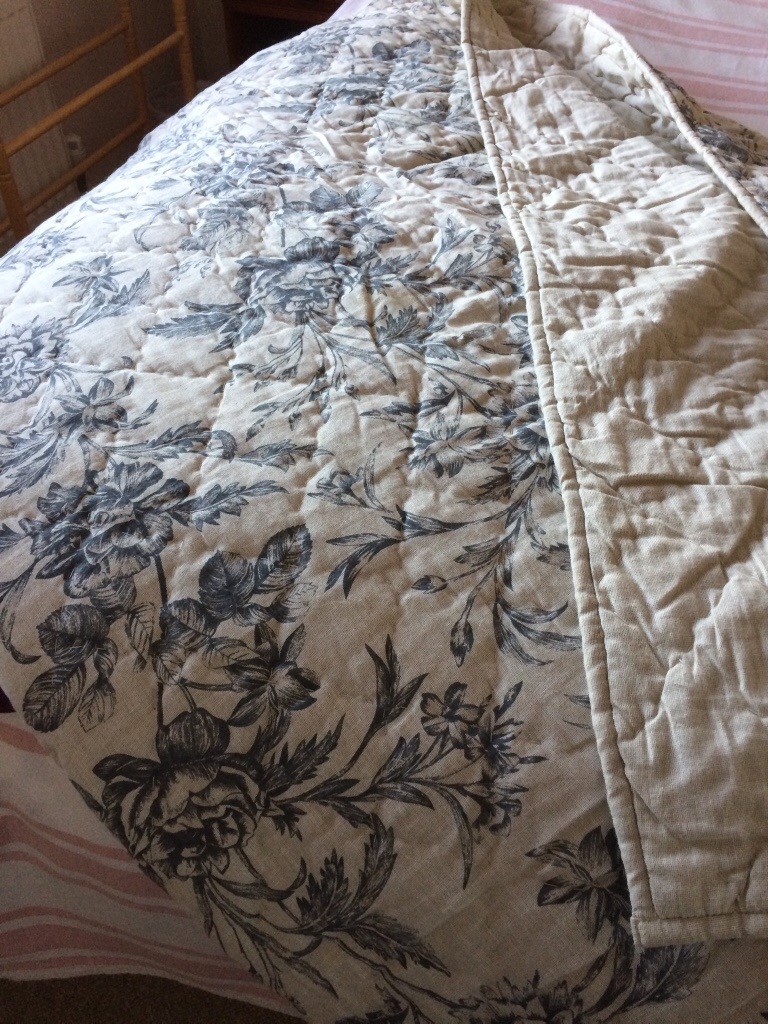 Single quilted bedspread/throw in Eastbourne, East Sussex Gumtree