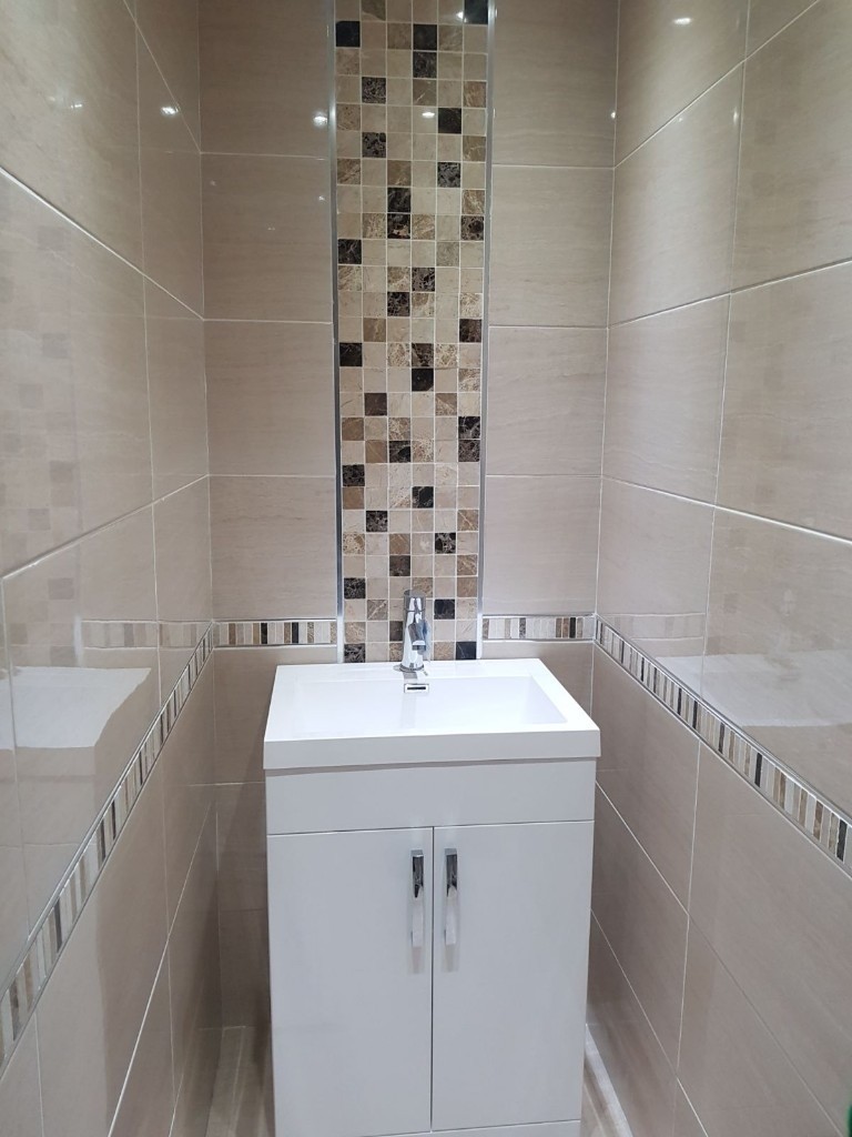 Laura Ashley Tiles >> Glossy cream wall tile. Soft pattern and matching mosaic Laura Ashley Tiles >> Glossy cream wall tile. Soft pattern and matching mosaic