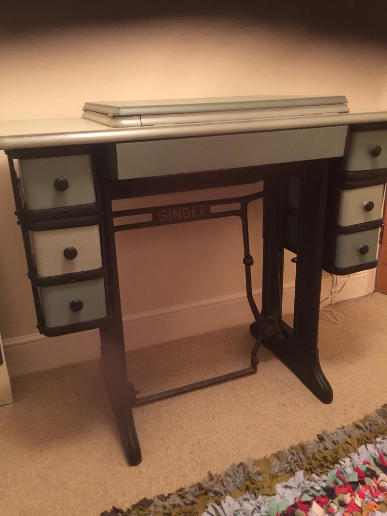 Singer Sewing Machine Table & Drawers in StratforduponAvon
