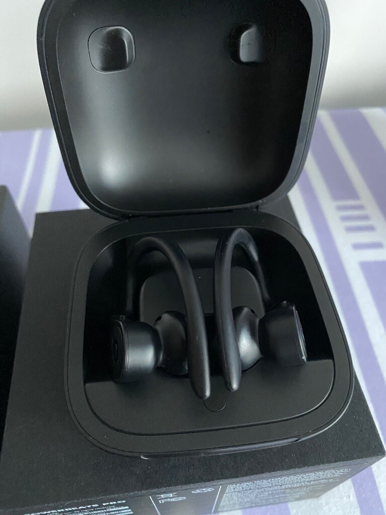 Powerbeats pro wireless earphones latest model perfect condition with