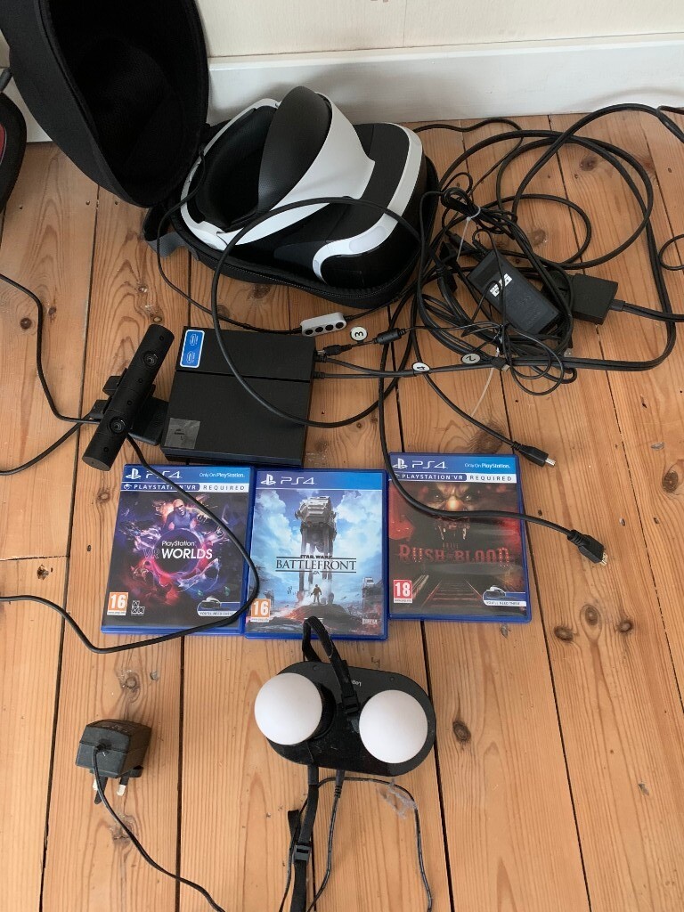 PS4 VR PSVR headset, 2 move controllers with charger and some games