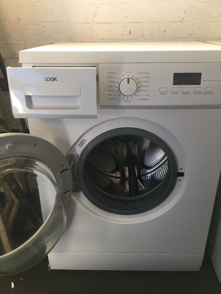 2 year old Logik washing machine, white, 7kg drum. Good working order