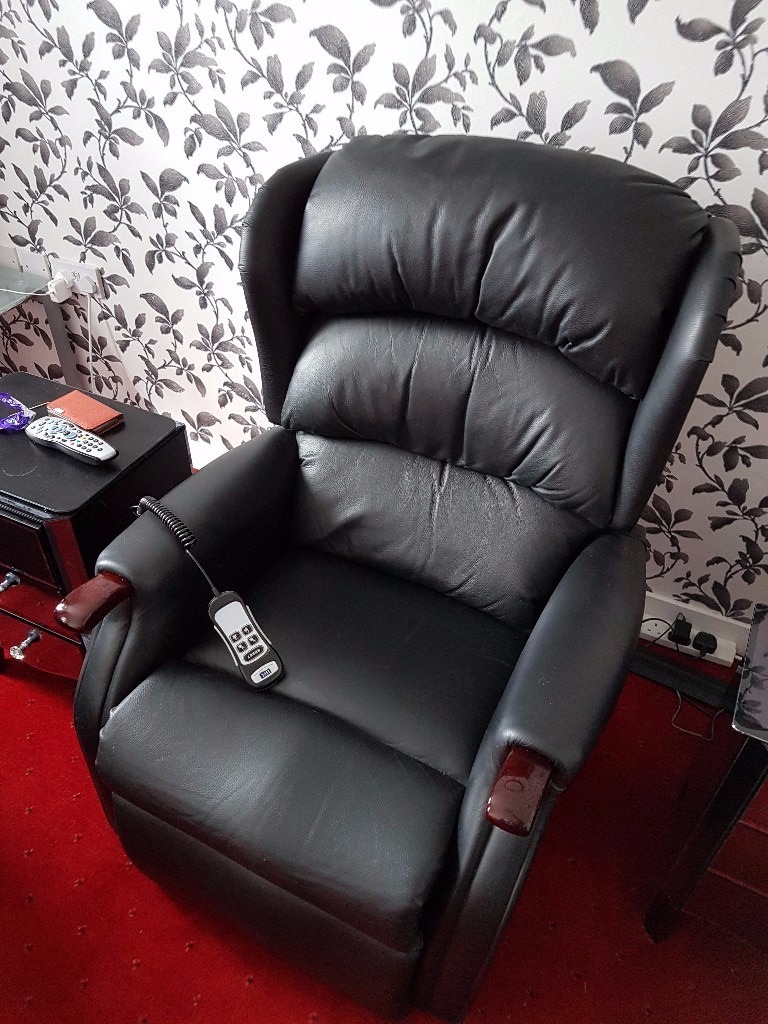 HSL Black Leather Riser/Recliner Electric Chairs in Stonehaven