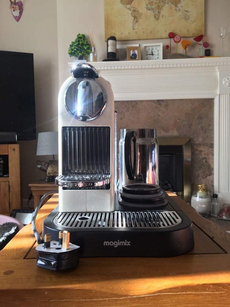 Nespresso Magimix Citiz and Milk Coffee Machine M190, Aeroccino Plus Milk Frother in