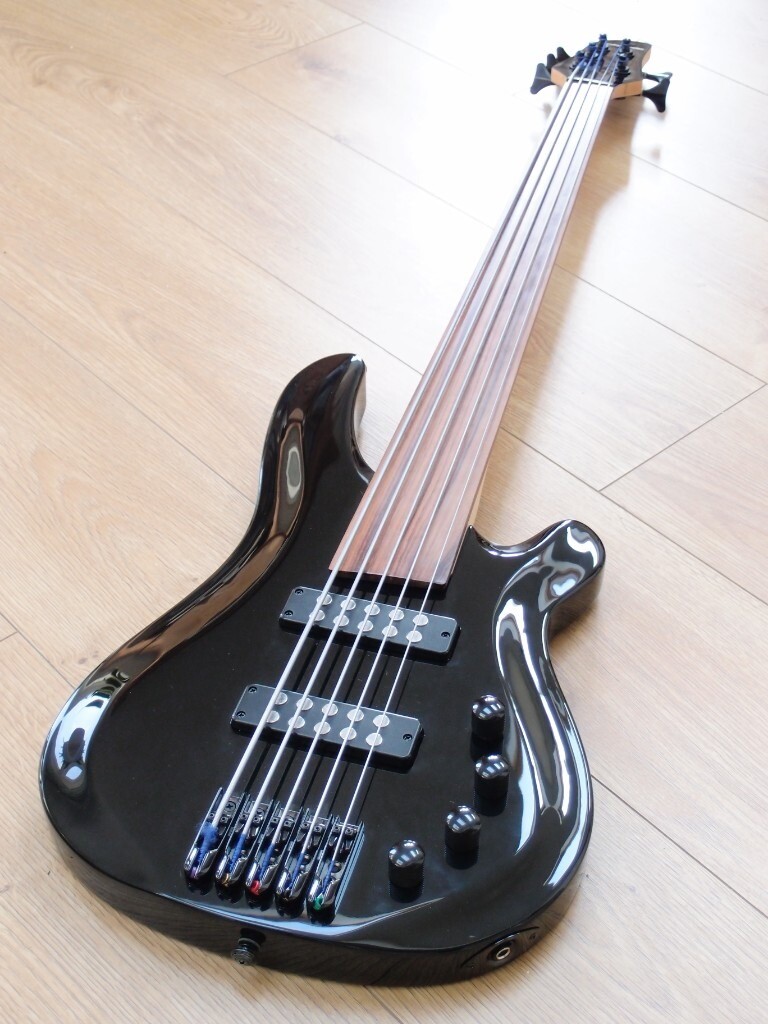 Harley Benton B550FL BK 5 String Fretless Bass with D'Addario ECB815